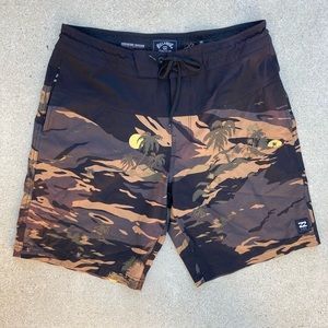 Men's Billabong Camo Recycler Adventure Board Shorts 32 4-Way Stretch Beach Surf